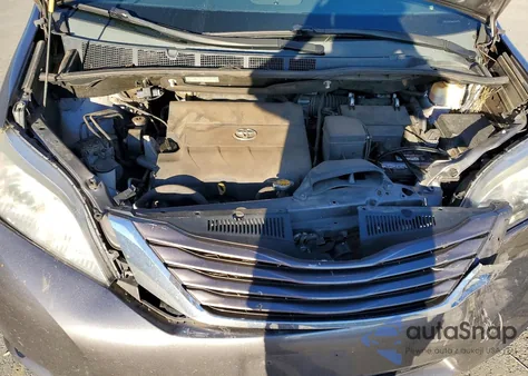 2015 Toyota Sienna Le 8-Passenger z USA, uszkodzony, nr VIN 5TDKK3DC5FS619076